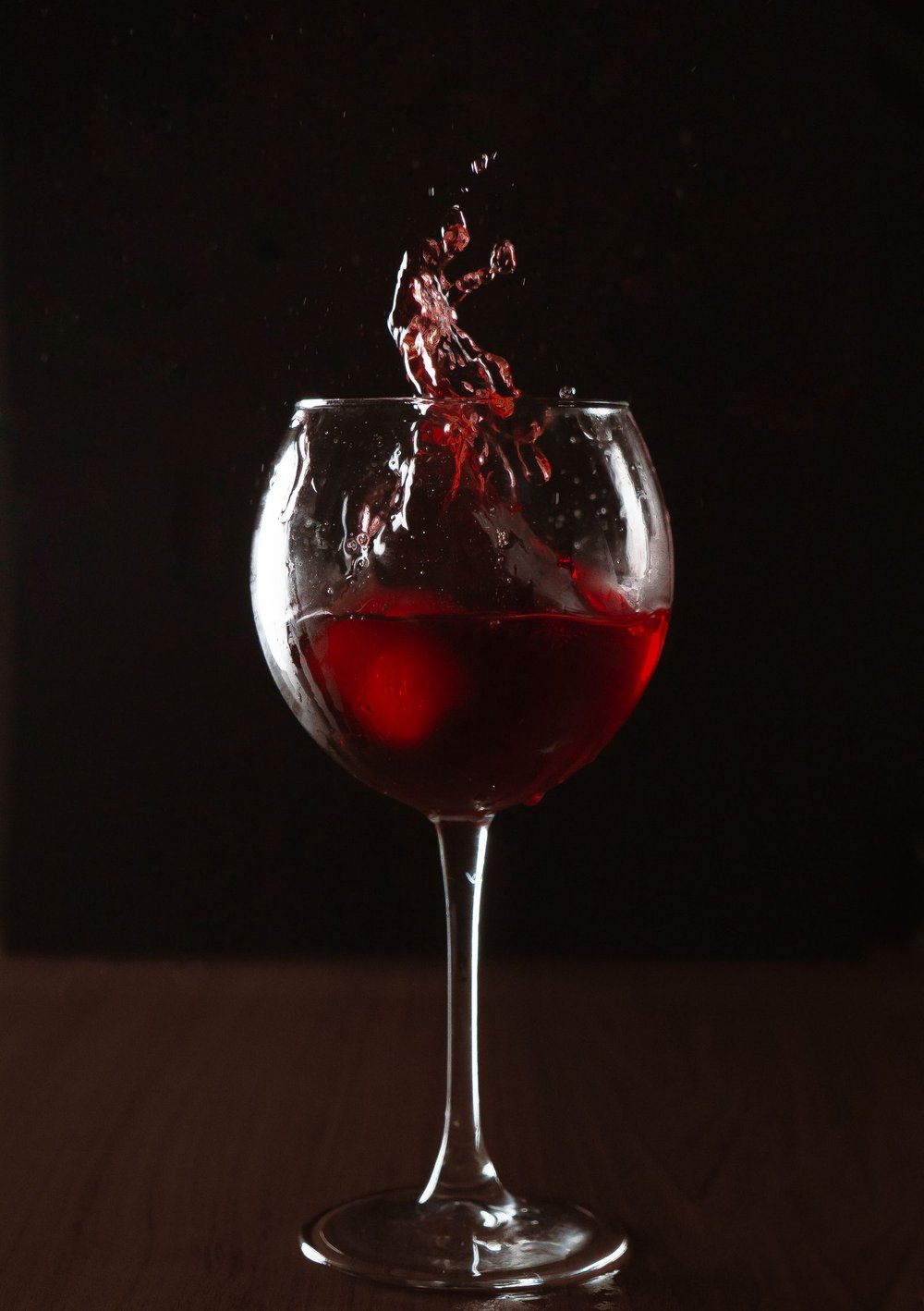 Red wine splashing in a Klasnite wine glass